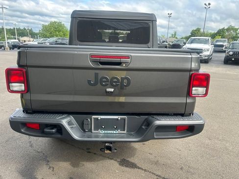 Used 2022 Jeep Gladiator Sport AWD/4WD image 5