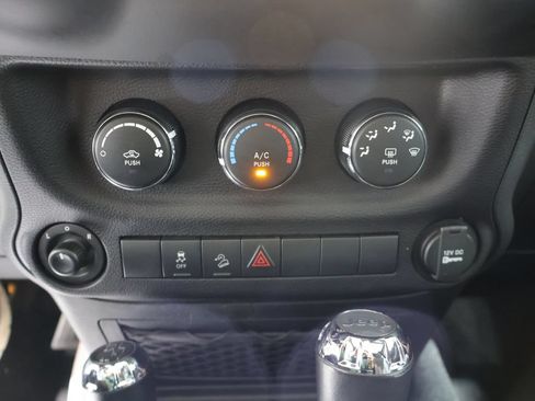 Used 2018 Jeep Wrangler Unlimited Sport S AWD/4WD image 24