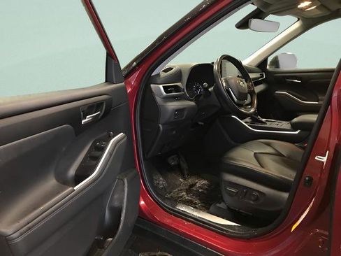 Used 2022 Toyota Highlander XLE image 10