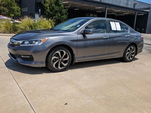 Used 2017 Honda Accord EX image 10