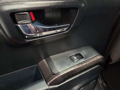 Used 2016 Toyota Tacoma TRD Sport image 38