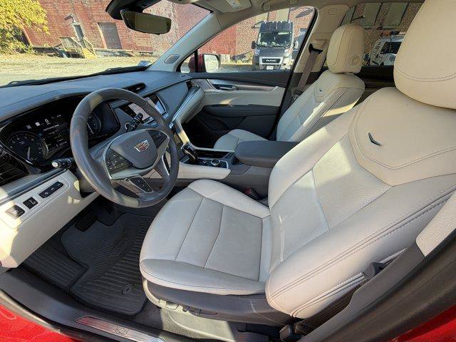 Used 2023 Cadillac XT5 Premium Luxury w/ Technology Package AWD/4WD image 2