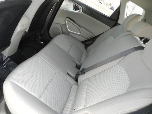 Used 2020 Kia Soul LX image 17