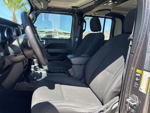 Certified 2022 Jeep Gladiator Sport AWD/4WD image 20