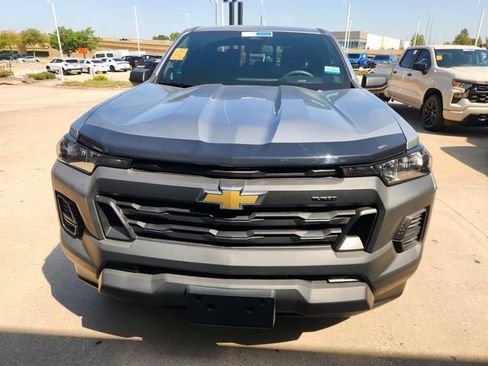Used 2025 Chevrolet Colorado W/T w/ WT Custom Package RWD image 2