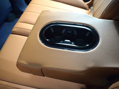 New 2026 Bentley Bentayga AWD/4WD image 24