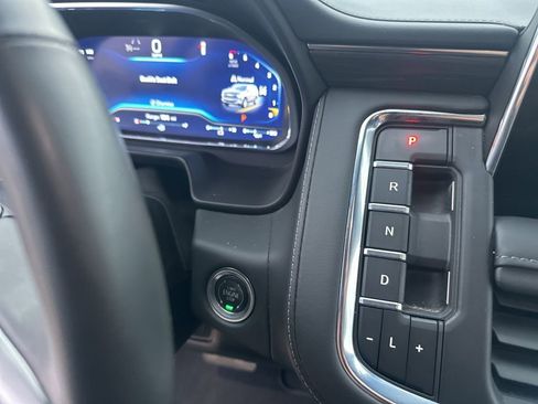 Used 2024 Chevrolet Suburban Z71 w/ Luxury Package image 23