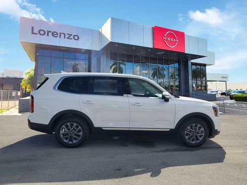 Used 2024 Kia Telluride LX image 4