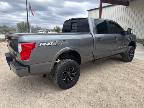 Used 2018 Nissan Titan PRO-4X w/ Pro-4x Convenience Package AWD/4WD image 8
