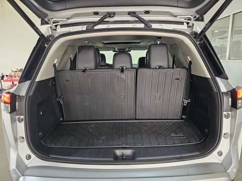 Used 2022 Nissan Pathfinder Platinum w/ Cargo Package image 27