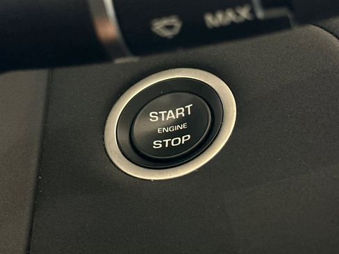 Used 2025 Land Rover Range Rover Velar Dynamic SE image 23