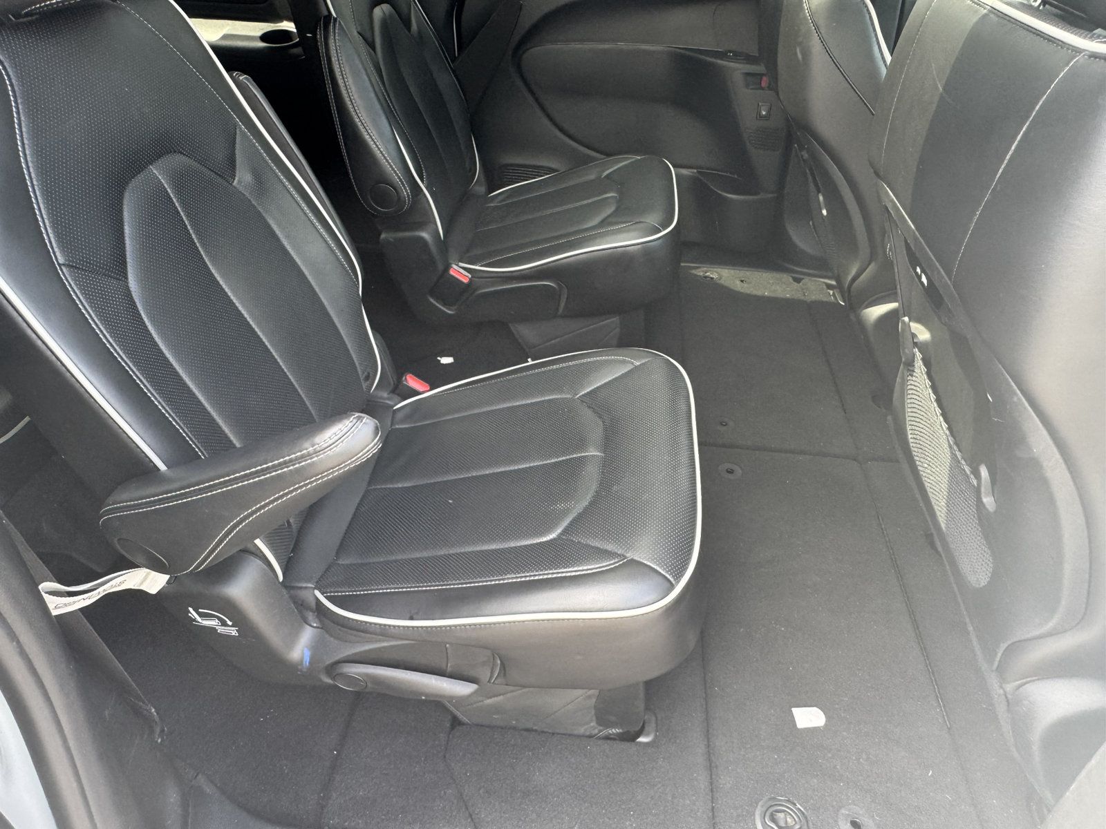 Used 2025 Chrysler Pacifica Limited FWD image 19