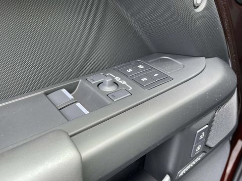New 2026 Land Rover Defender 90 X-Dynamic SE AWD/4WD image 32