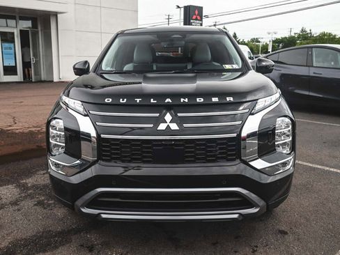 New 2025 Mitsubishi Outlander SE image 2