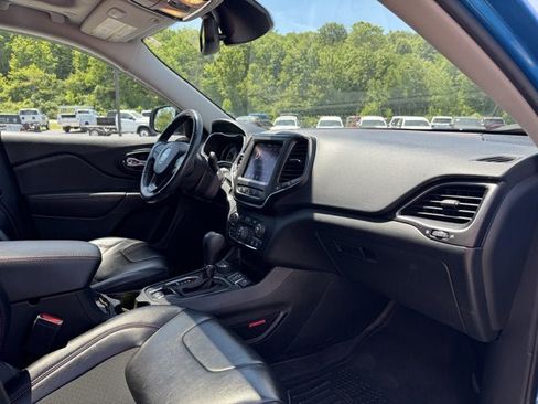 Used 2021 Jeep Cherokee Trailhawk w/ Sun, Sound & Nav Group AWD/4WD image 14