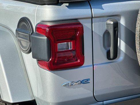 Used 2024 Jeep Wrangler Sahara image 32