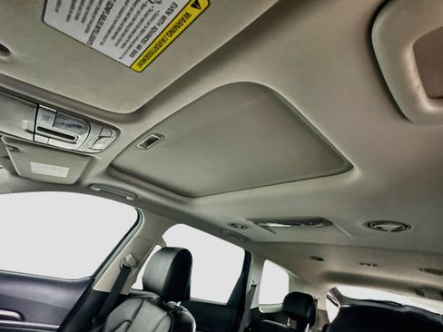 Used 2025 Kia Telluride S FWD image 26
