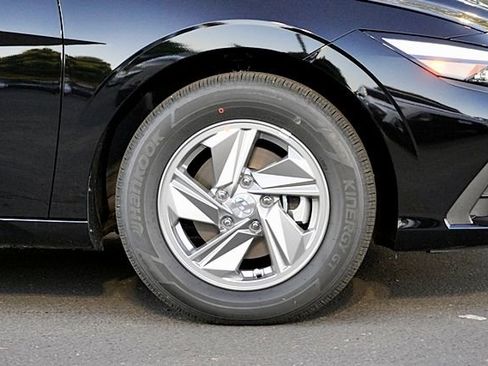 New 2026 Hyundai Elantra SE image 8