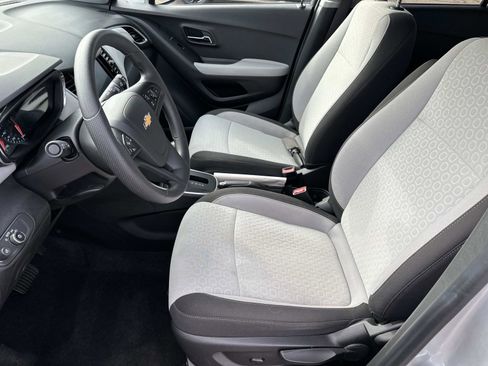 Certified 2022 Chevrolet Trax LS w/ Tint and Cruise Package image 20