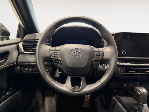 Used 2025 Toyota Camry SE FWD image 13