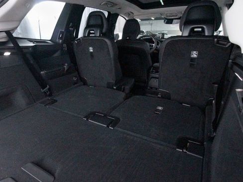 Certified 2025 Volvo XC90 T8 Plus w/ Protection Package Premier image 17