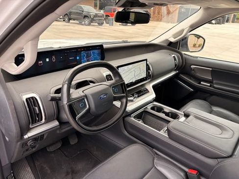 Used 2025 Ford Expedition Max Platinum AWD/4WD image 13