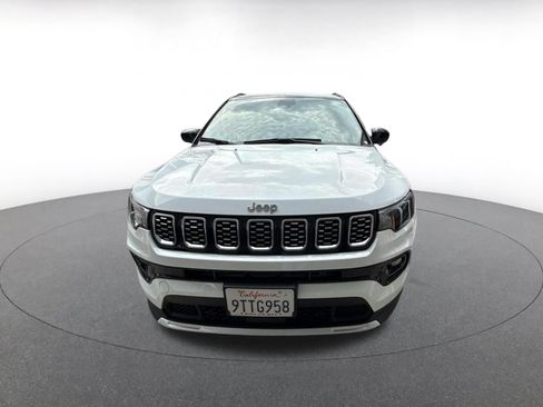 Used 2025 Jeep Compass Limited AWD/4WD image 2