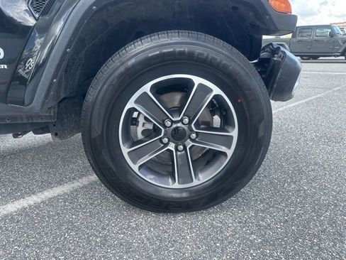 Used 2023 Jeep Wrangler Sahara image 5