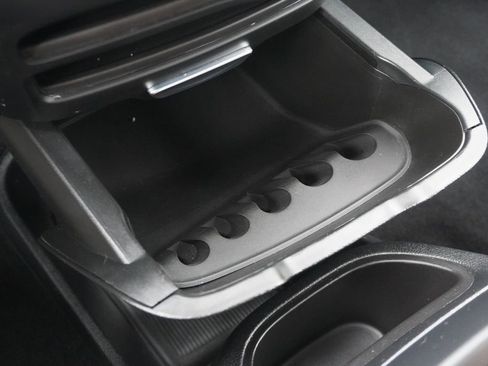 Used 2025 Chrysler Pacifica Select image 25