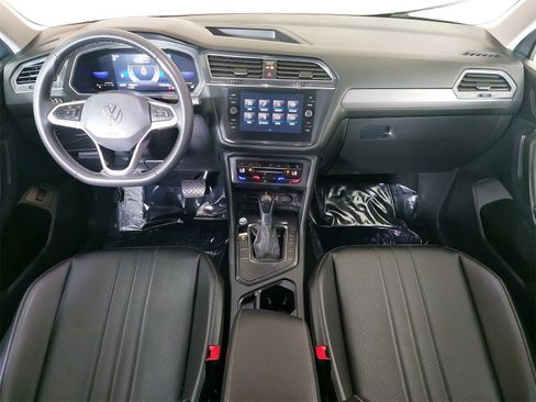 Used 2022 Volkswagen Tiguan SE image 9