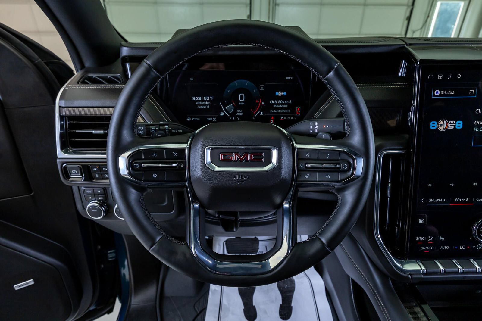 Used 2025 GMC Yukon Elevation AWD/4WD image 16