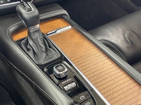 Used 2018 Volvo S90 T6 Inscription w/ Convenience Package image 28