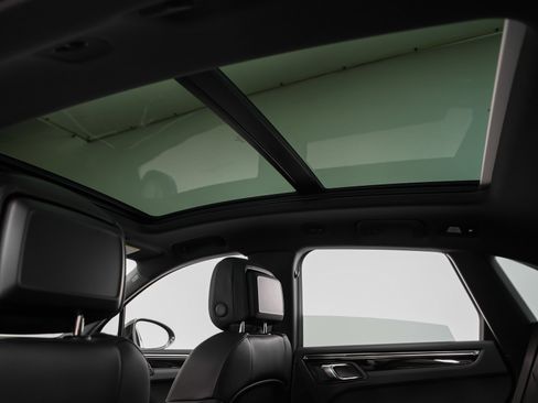 Used 2025 Porsche Macan image 40