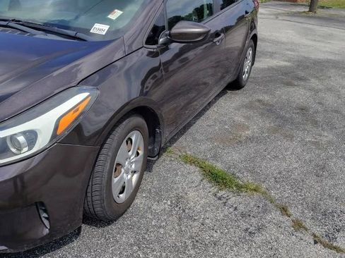 Used 2017 Kia Forte LX FWD image 3