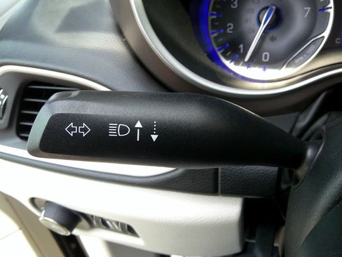 Used 2018 Chrysler Pacifica Touring Plus w/ Tire & Wheel Group image 20