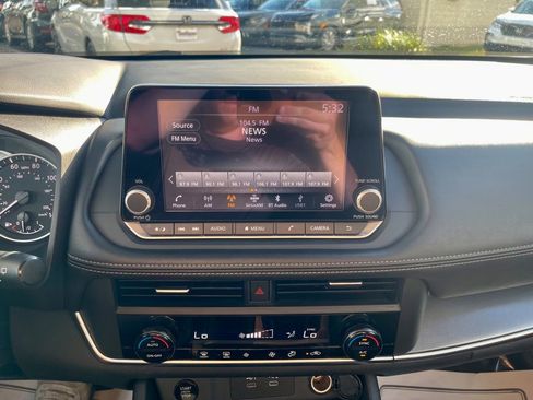 Used 2024 Nissan Rogue SV image 16