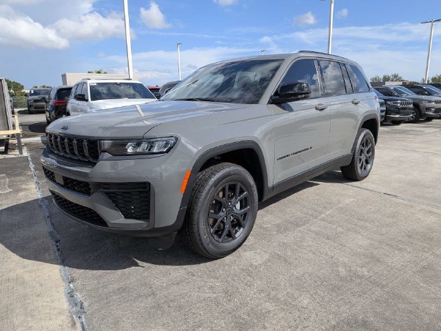 New 2027 Jeep Grand Cherokee Altitude AWD/4WD image 9