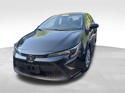 Used 2022 Toyota Corolla LE image 3