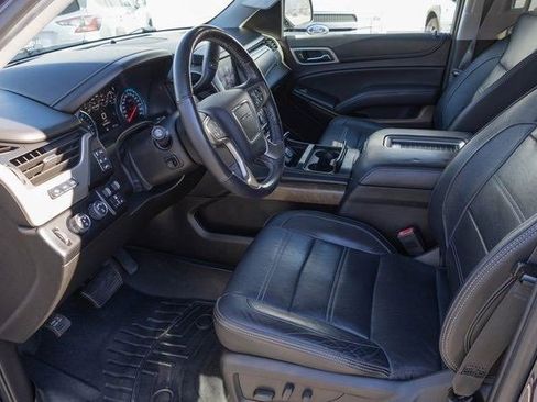 Used 2018 GMC Yukon Denali image 2
