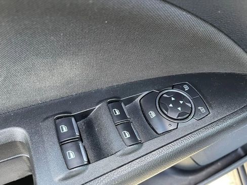 Used 2019 Ford Fusion SE image 18