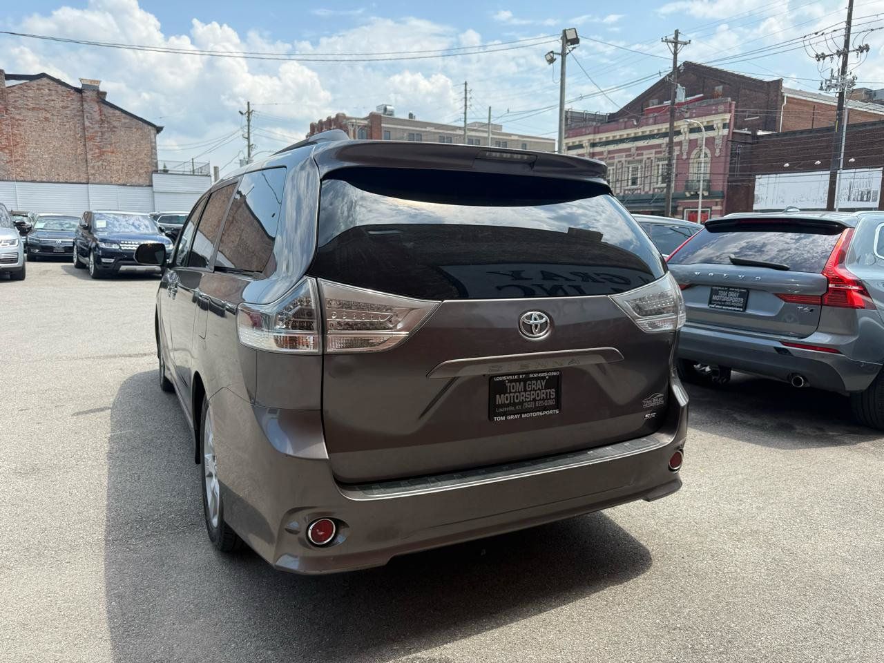 Used 2012 Toyota Sienna SE FWD image 4