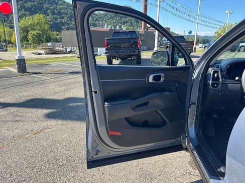 Used 2022 Kia Sorento LX image 25