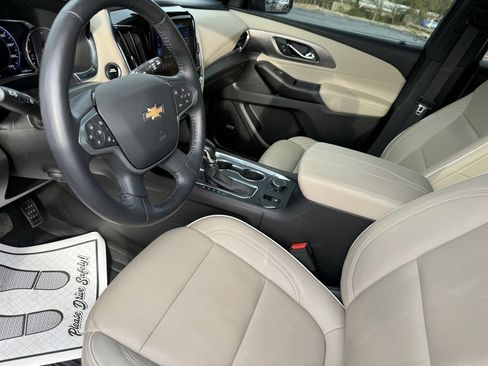 Used 2022 Chevrolet Traverse Premier image 18