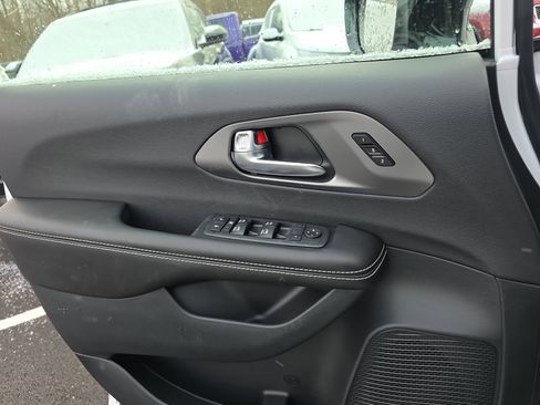 New 2026 Chrysler Pacifica Select w/ S Appearance Package image 15