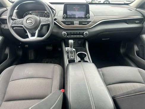 Used 2024 Nissan Altima 2.5 SV FWD image 12