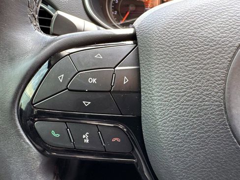 Used 2019 Jeep Cherokee Latitude Plus image 25