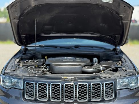 Used 2018 Jeep Grand Cherokee Laredo AWD/4WD image 27