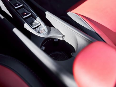 Used 2025 McLaren Artura image 60