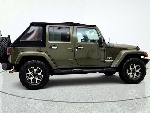 Used 2016 Jeep Wrangler Unlimited Sahara w/ Dual Top Group AWD/4WD image 4