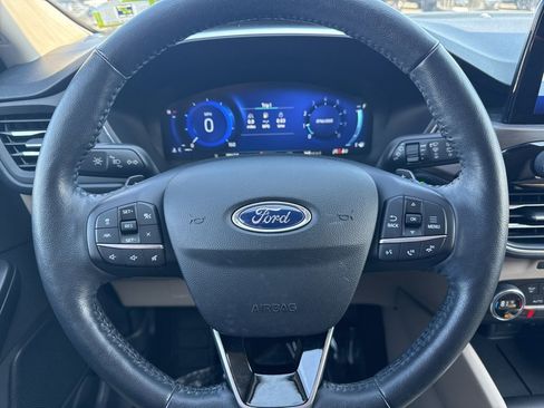 Used 2020 Ford Escape Titanium image 11
